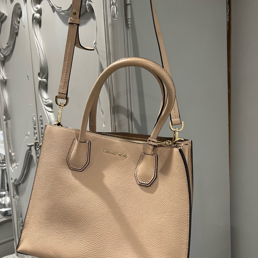 Michael Kors Tote Bag - Picture 3 of 8